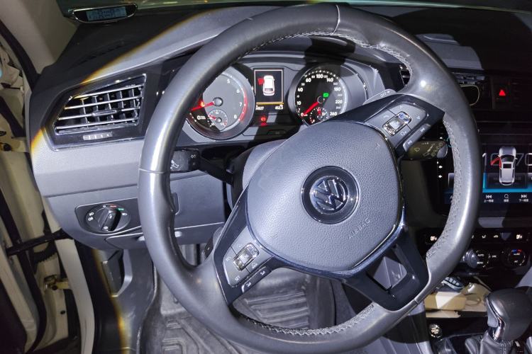 Used Volkswagen Tiguan L 2017 330TSI Automatic Two-Wheel Drive Comfort Edition
