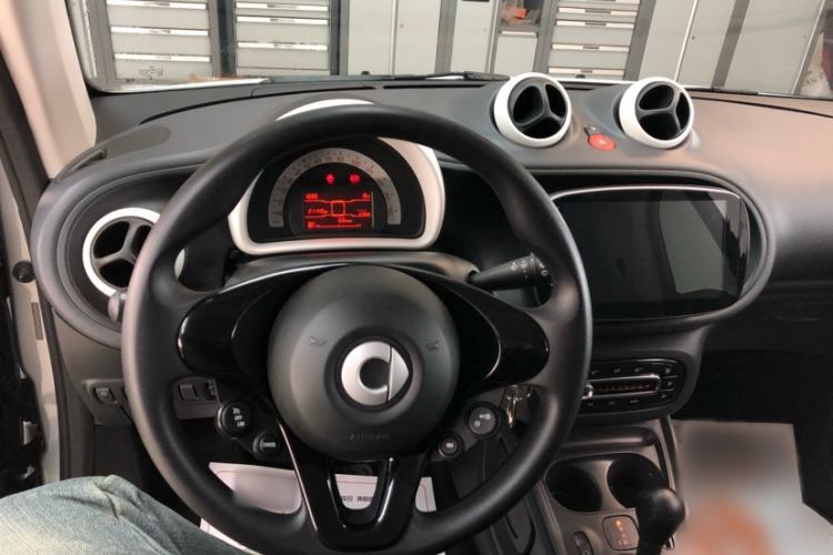 Used  fortwo 2015 1.0L 52 kW hardtop Dynamic version
