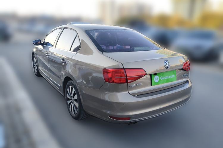 Used Volkswagen Sagitar 2017 230TSI Automatic Comfort Version
