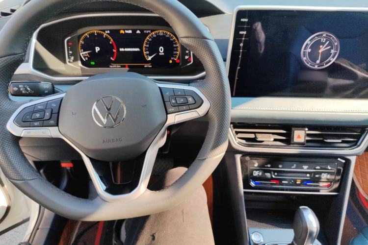 Used Volkswagen Tharu 2024 300TSI Two-Wheel-Drive Moon Luxury Edition
