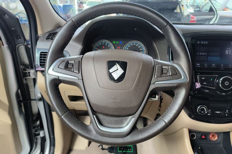 Used Baojun 730 2014 1.5L Manual Luxury Navigation ESP Version 7 Seats
