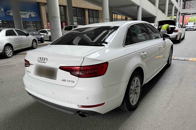 Used Audi A4L 2017 40 TFSI Ambition Edition
