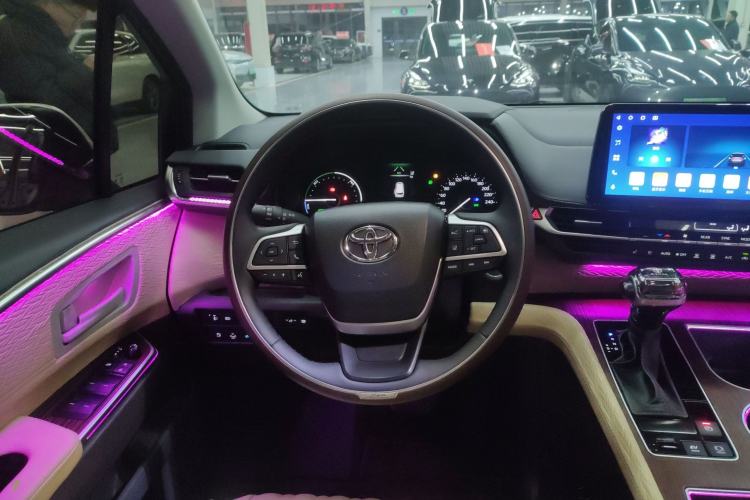 Used Toyota Sienna 2023 2.5L Hybrid Comfort Edition
