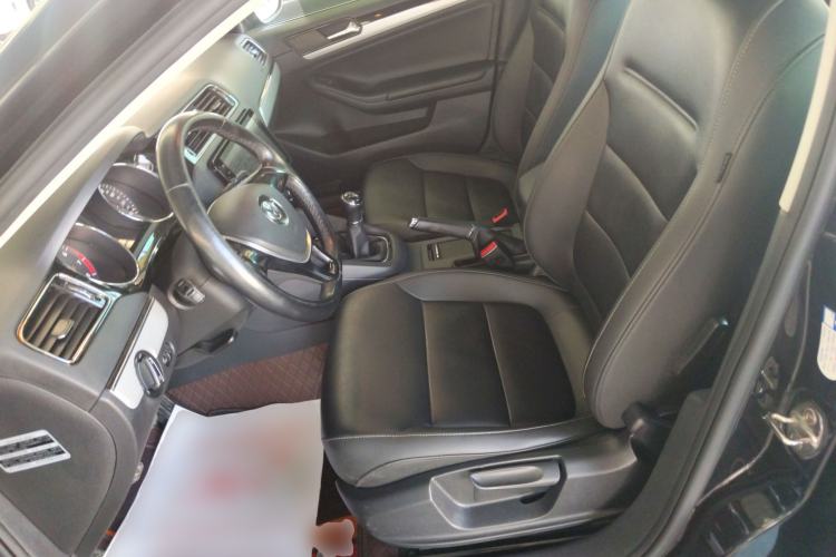 Used Volkswagen Sagitar 2015 1.6L Manual Comfort Model
