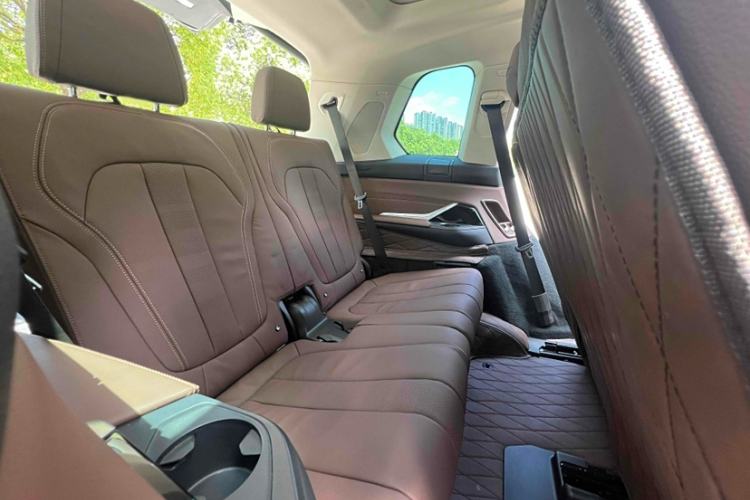 Used BMW X7 2022 xDrive40i Luxury Package with Leading Features
