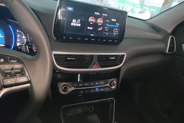 Used Hyundai Tucson 2019 280TGDi Dual-Clutch Two-Wheel Drive Fashion Edition China V Standard
