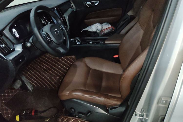 Used Volvo XC60 2023 B5 4x4 Smart Luxury Edition
