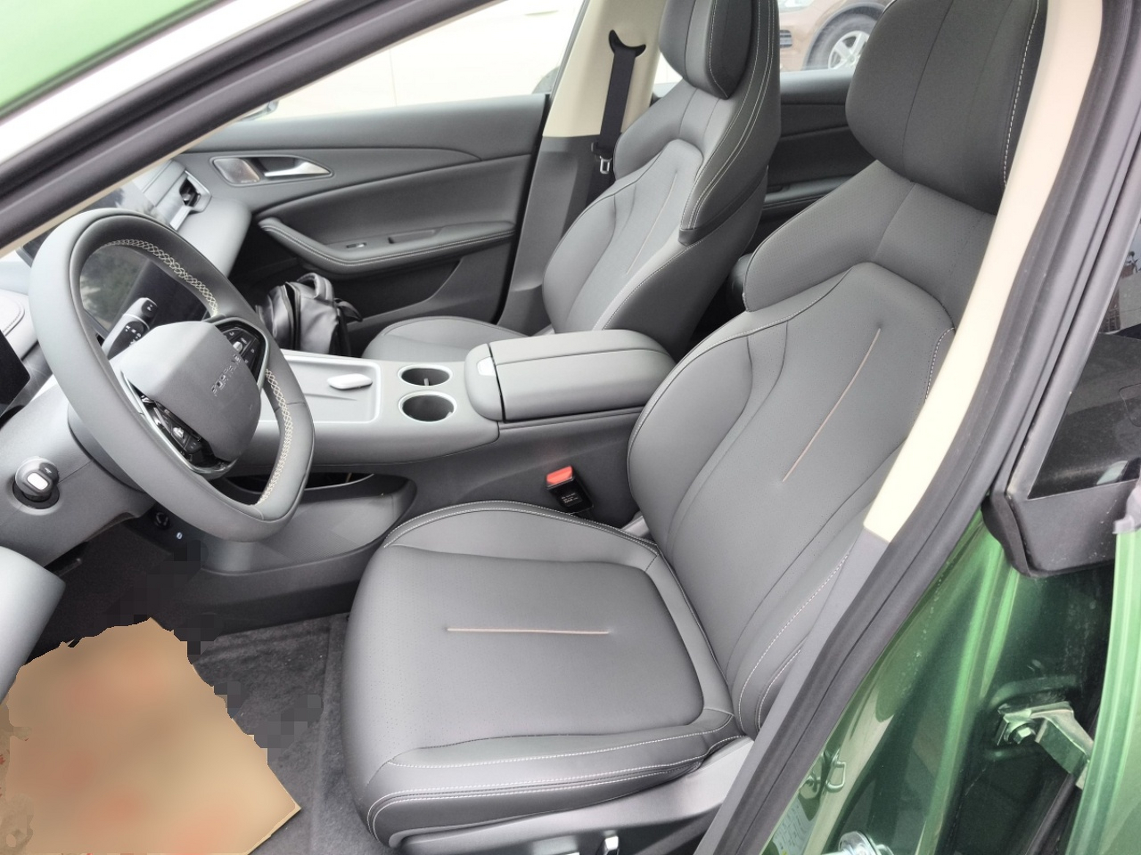 Переднее сиденье в автомобиле