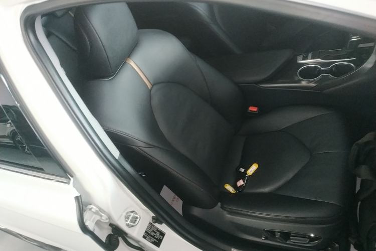 Used Toyota Camry 2021 2.0G Luxury Edition
