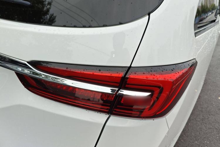 Used Buick GL8 2023 Facelifted Land Cruiser Executive Luxury Version
