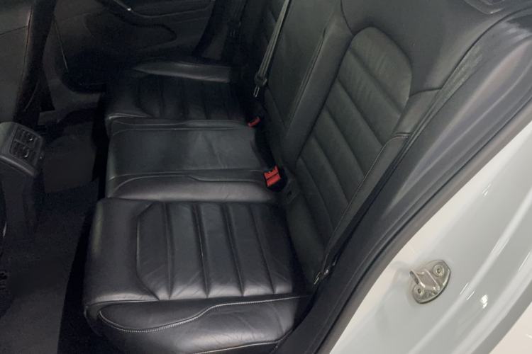 Used Volkswagen Golf 2016 230TSI Automatic Luxury Version
