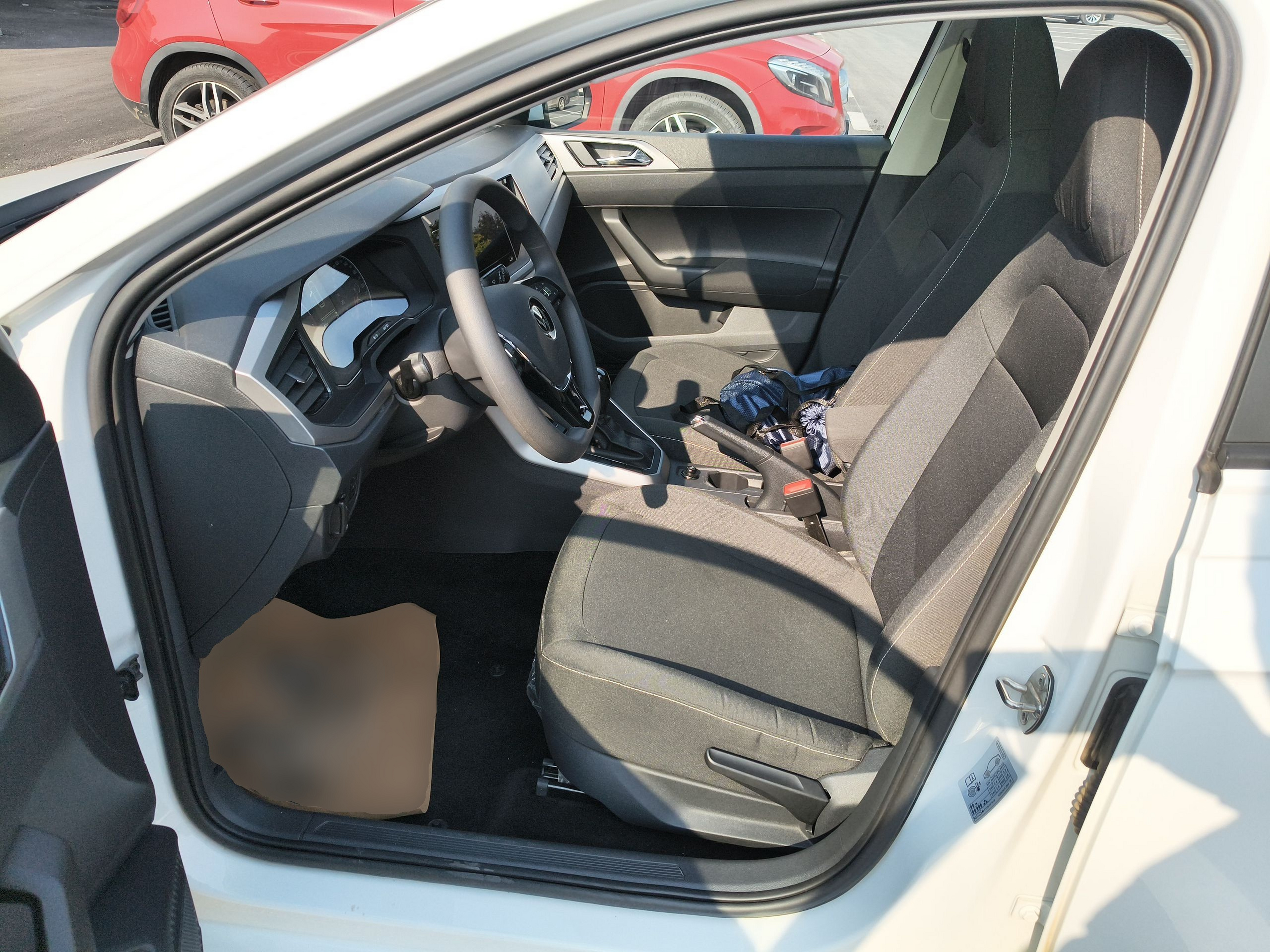 Переднее сиденье в автомобиле