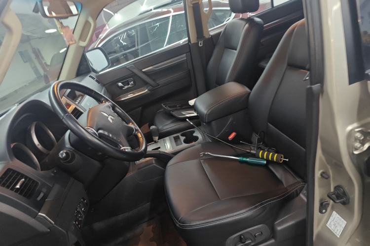 Used Mitsubishi Pajero 2016 3.0L Automatic Standard Version China V Standard
