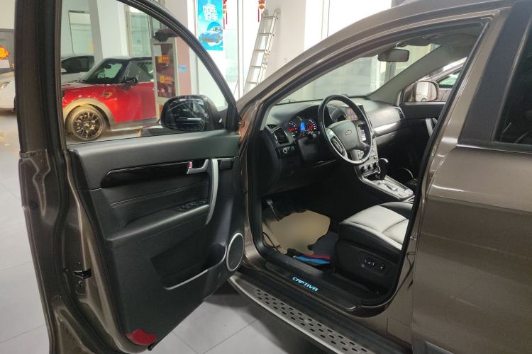 Used Chevrolet Captiva 2015 2.4L 4x4 Flagship Edition 7-Seater