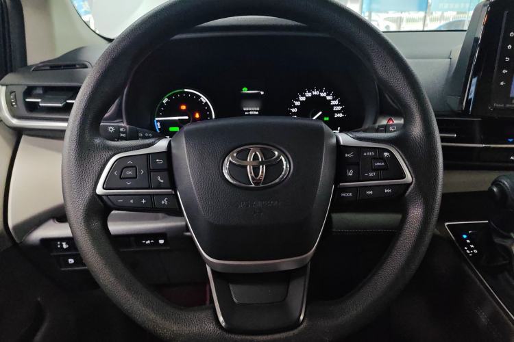 Used Toyota Sienna 2023 2.5L Hybrid Comfort Edition
