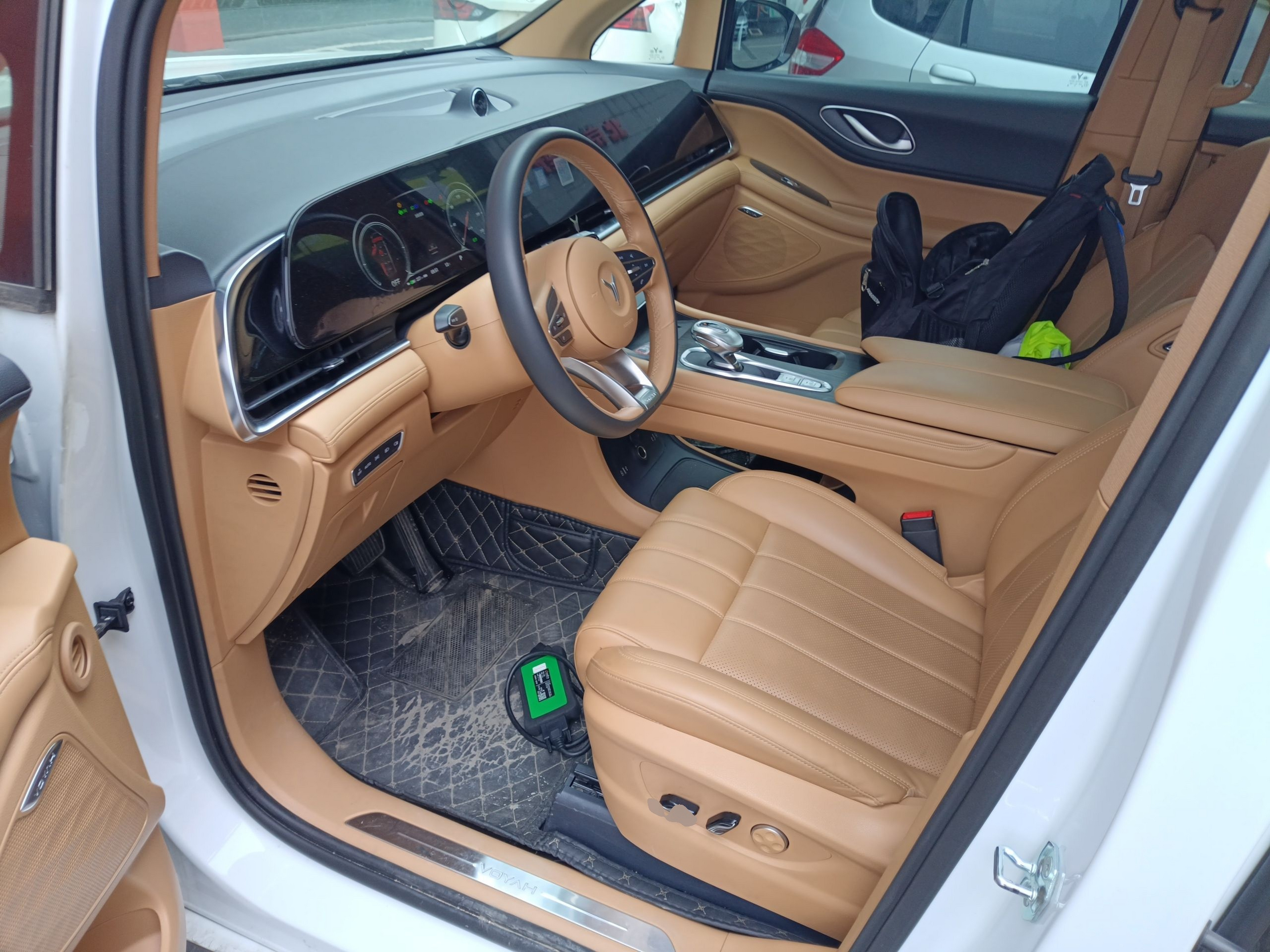 Переднее сиденье в автомобиле