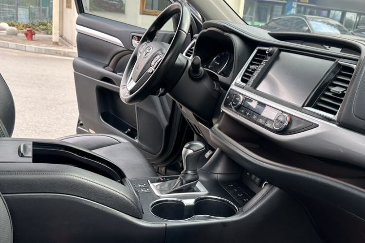 Used Toyota Highlander 2018 2.0T Four-Wheel Drive Luxury Version 7 Seats China VI Standard
