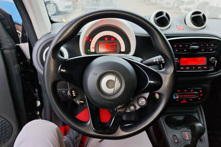 Used  fortwo 2018 1.0L 52kW Hardtop Dynamic Version China V
