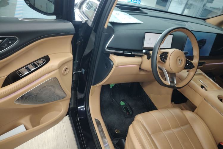 Used VOYAH Dream 2025 PHEV Four-Wheel Drive Prestige Kunpeng Edition
