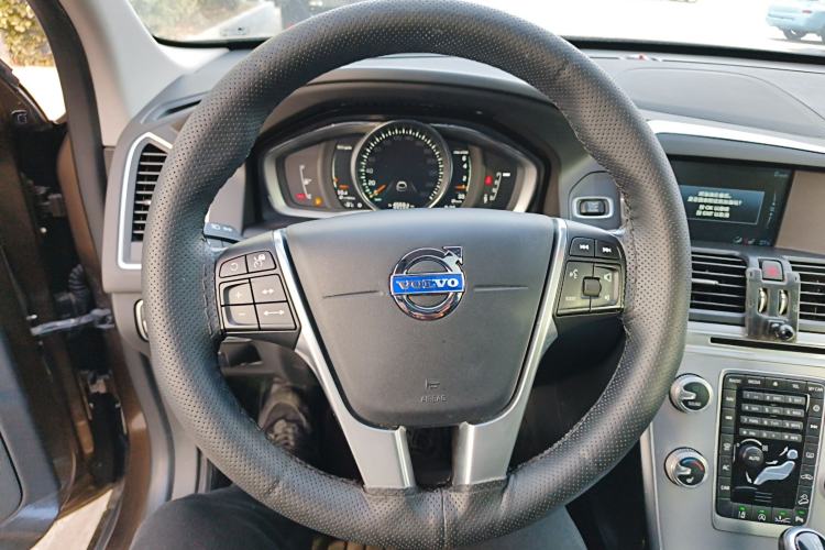 Used Volvo XC60 2017 T5 AWD Smart Range Edition
