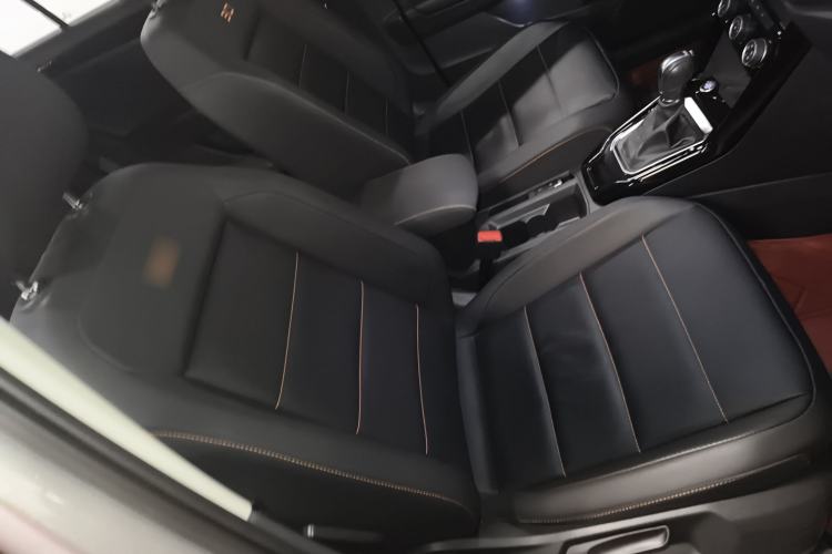 Used Volkswagen T-ROC 2021 280TSI DSG Two-Wheel Drive Comfort Connect Edition
