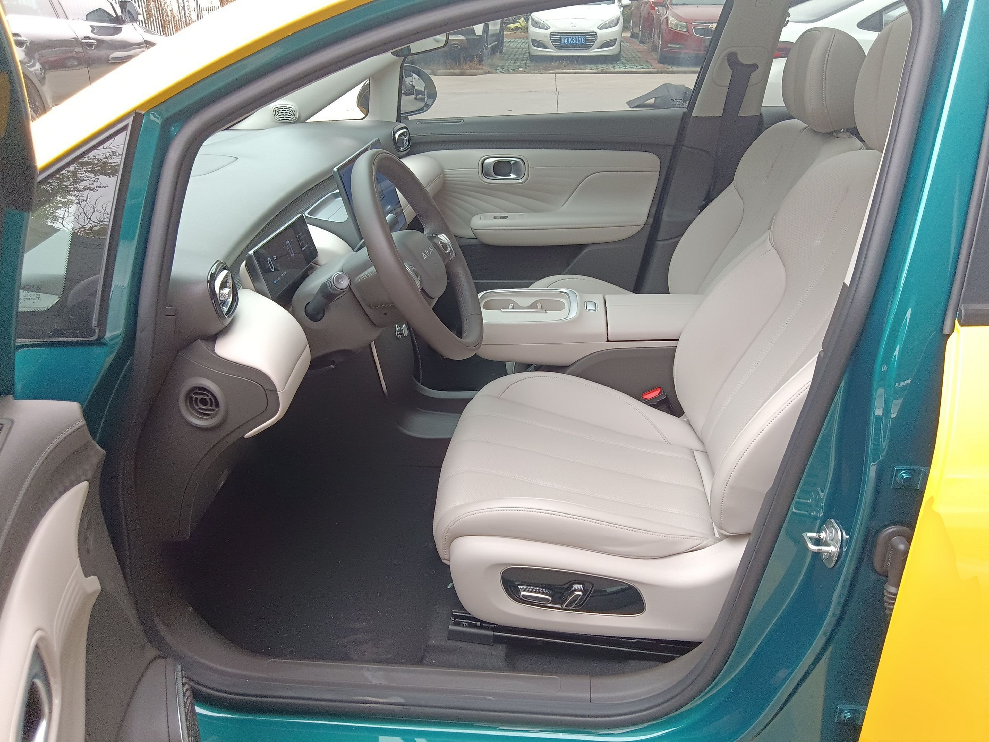 Переднее сиденье в автомобиле