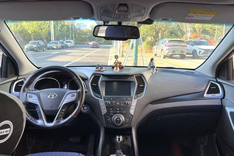 Used Hyundai Santa Fe 2017 2.0T Automatic Two-Wheel Drive Smart Version 7 Seats