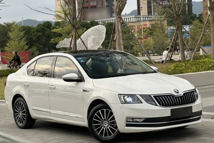 Used Skoda Octavia 2019 1.5L Automatic Smart Drive Luxury Edition China VI Standard