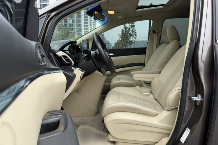 Used Buick GL8 2023 Facelifted Land Cruiser Executive Luxury Version
