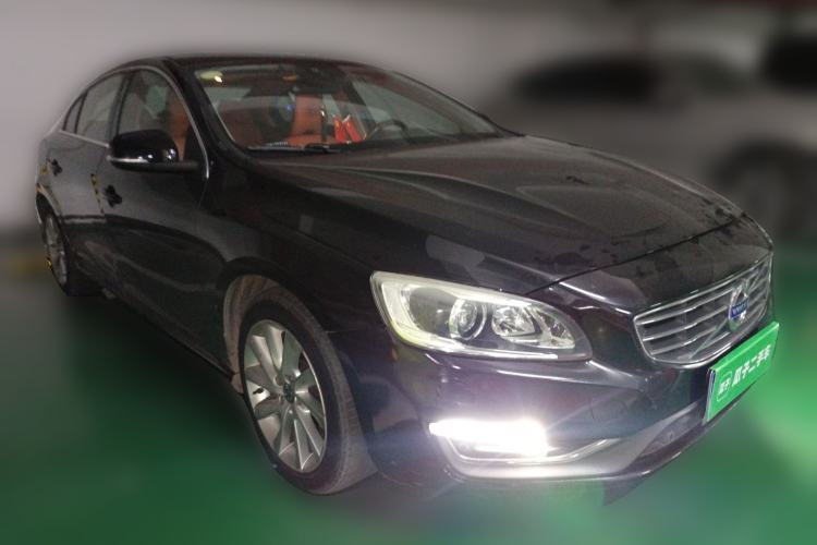 Used Volvo S60 2015 S60L 2.0T Zhiyuan Edition
