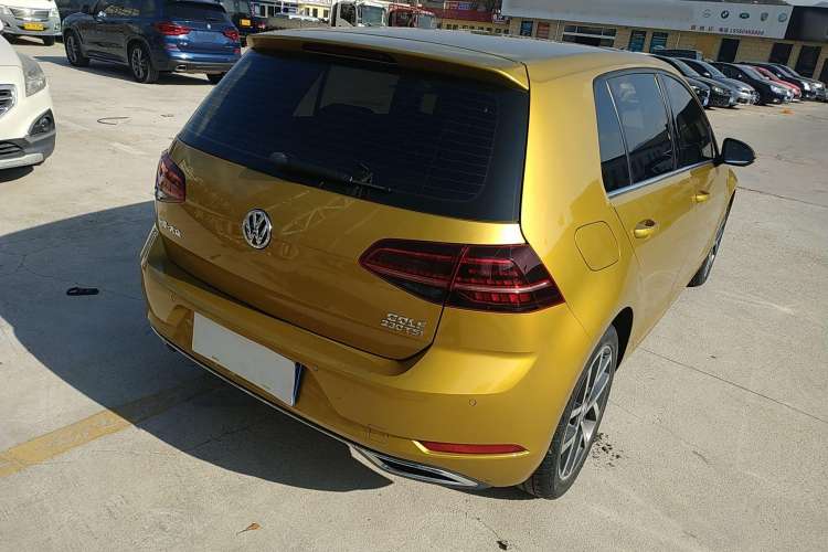 Used Volkswagen Golf 2018 230TSI Automatic Luxury Version
