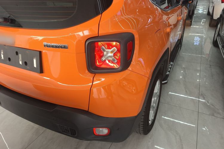 Used  Renegade 2019 220T Automatic Leading Edition
