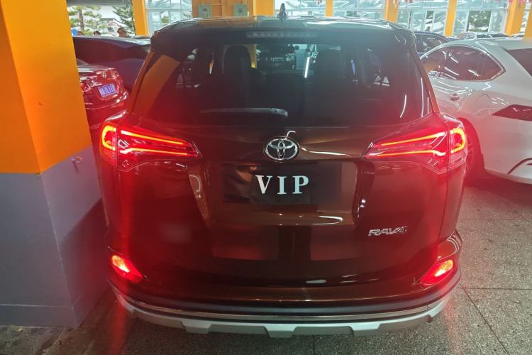 Used Toyota RAV4 2019 2.0L CVT Two-Wheel Drive Fashion X Limited Edition China V Standard
