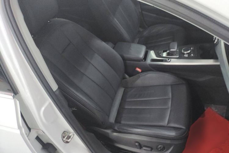 Used Audi A4L 2018 30th Anniversary Edition 40 TFSI Fashion Model
