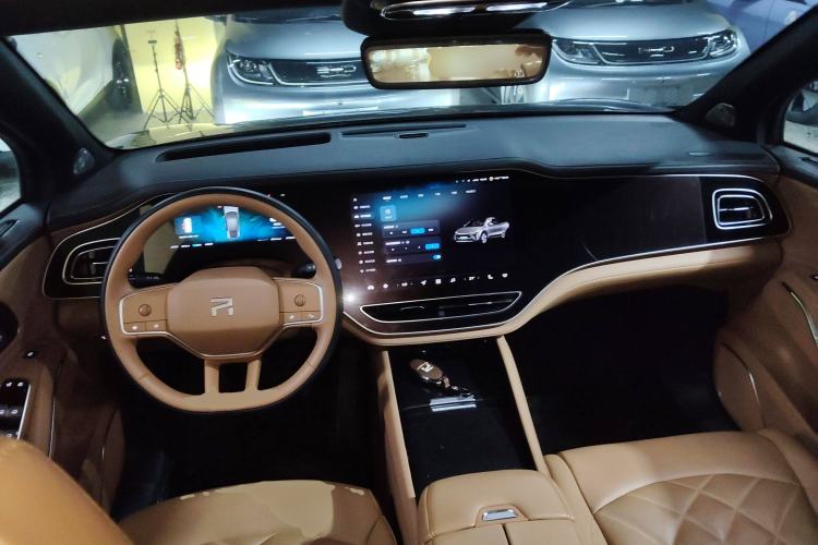 Used  R7 2023 Rear-Drive Screen King Edition
