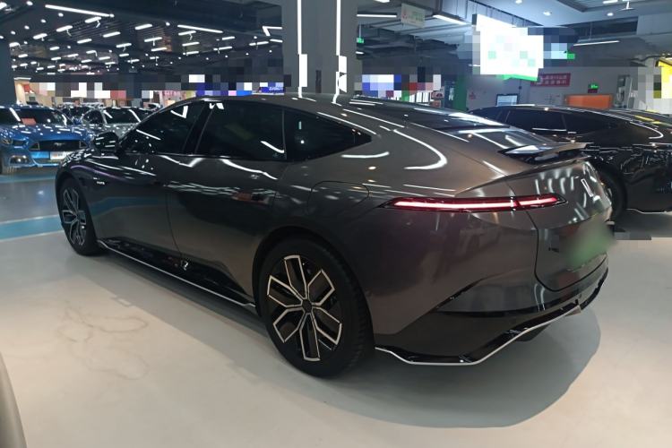 Used  12 2023 700 Three-Laser Rear-Wheel Drive Luxury Edition
