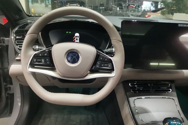 Used BYD Han 2025 EV with 701 km of Laser Radar-Enabled Intelligent Driving
