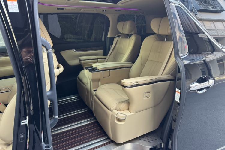 Used Toyota Alphard 2018 Revised Version 3.5L Premium Edition
