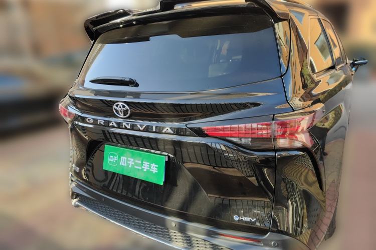 Used Toyota Granvia 2024 2.5L Hybrid Comfort Edition
