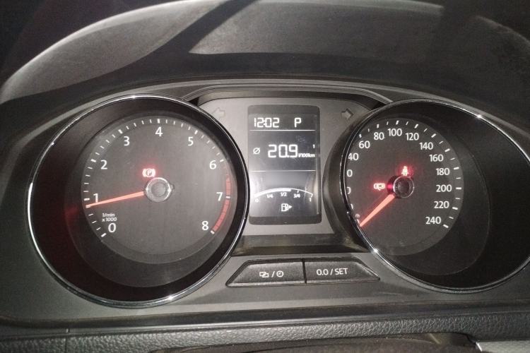 Used Volkswagen Gran Lavida 2015 1.6L Automatic Comfort Edition
