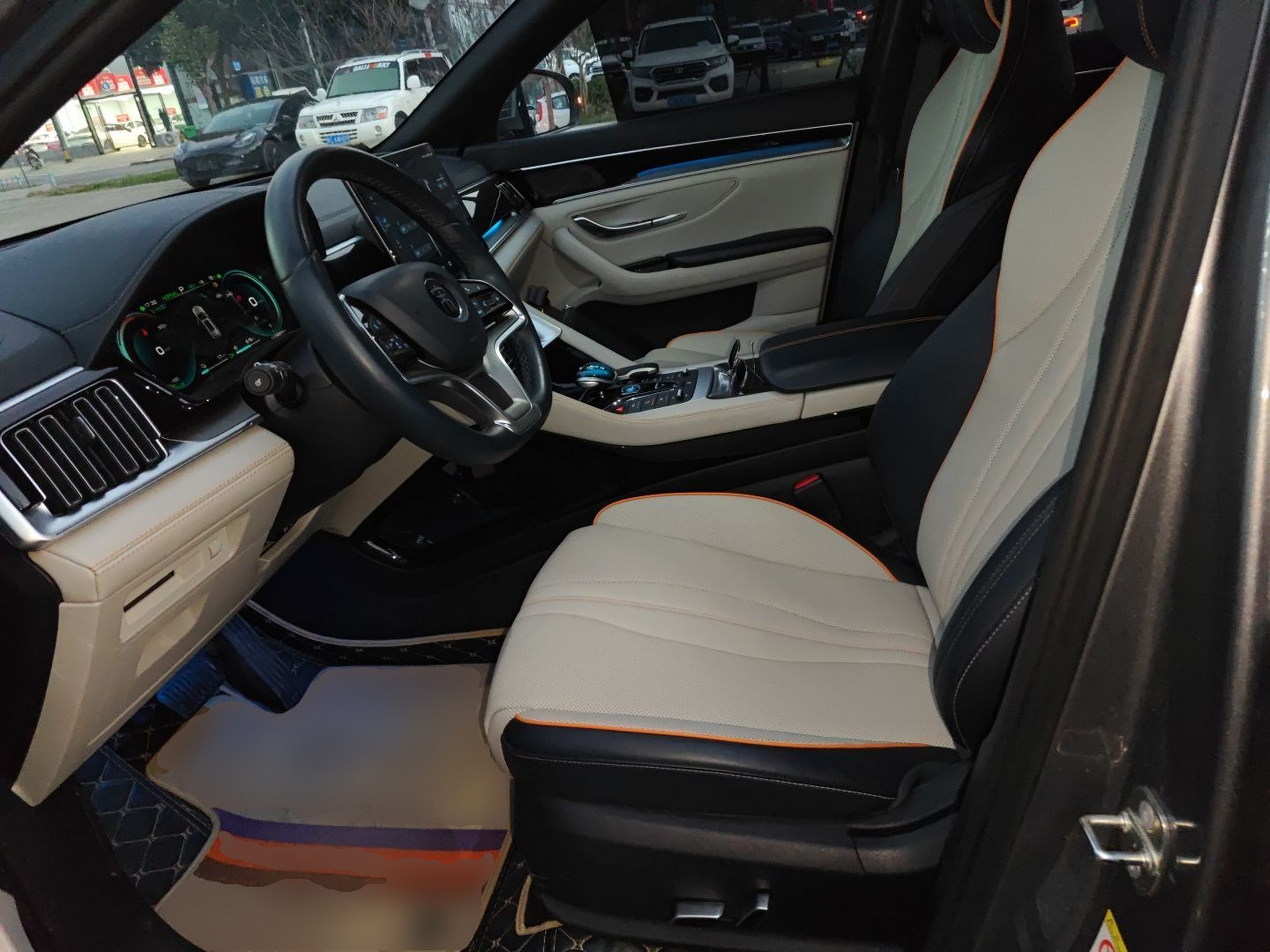 Переднее сиденье в автомобиле