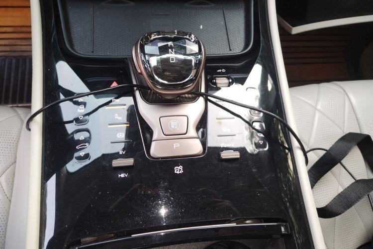 Used Denza D9 2022 DM-i 970 Four-Wheel Drive Prestige Model
