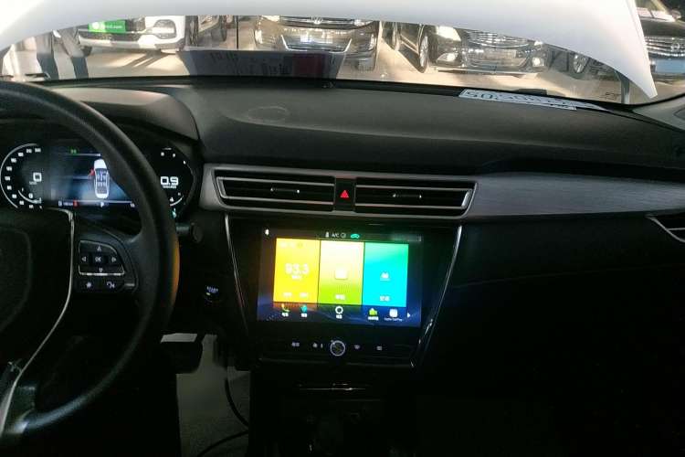 Used Roewe i5 2020 1.5L Automatic 4G Connect Luxury Flagship Edition
