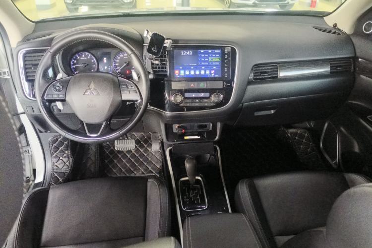 Used Mitsubishi Outlander 2019 2.0L Two-Wheel Drive Comfort Edition 7-Seater China VI Standard
