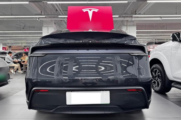 Used Tesla Model Y 2025 Rear-Wheel-Drive Version
