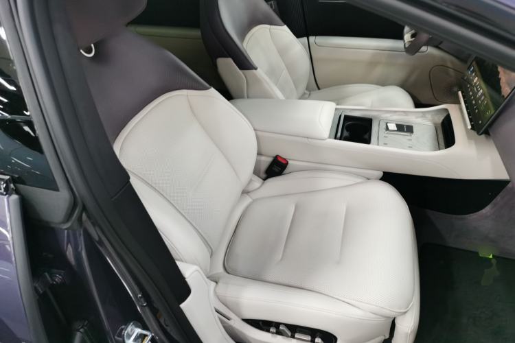 Used  12 2023 700 Three-Laser Rear-Wheel Drive Luxury Edition