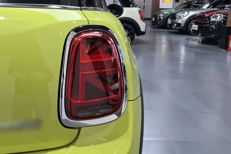 Used  MINI 2023 Updated 1.5T COOPER Artist Five-Door Edition
