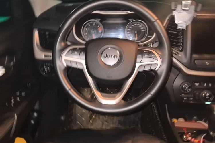 Used  Cherokee 2017 2.0L Superior Edition