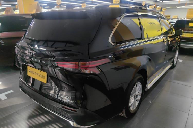 Used Toyota Granvia 2024 2.5L Hybrid Comfort Edition
