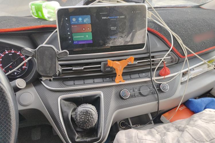 Used SAIC MAXUS Xintu V90 2024 Zhiyun 2.0T Manual Rear-Drive Extended-Wheelbase High-Roof Model with Dual Rear Tires and 3 Seats